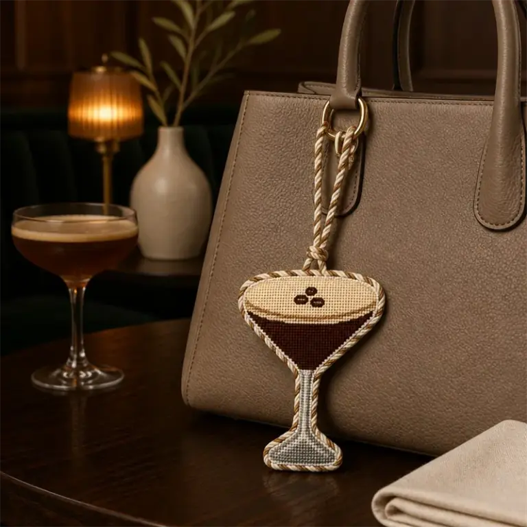 01_Cocktail_Lounge_Handbag_Espresso_Martini_Charm_Scene
